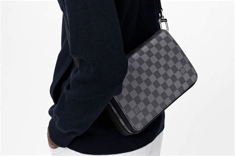 [ล่าสุด] รีวิว 10 กระเป๋า Louis Vuitton ผู้ชาย รุ่นไหนดี 2022 .